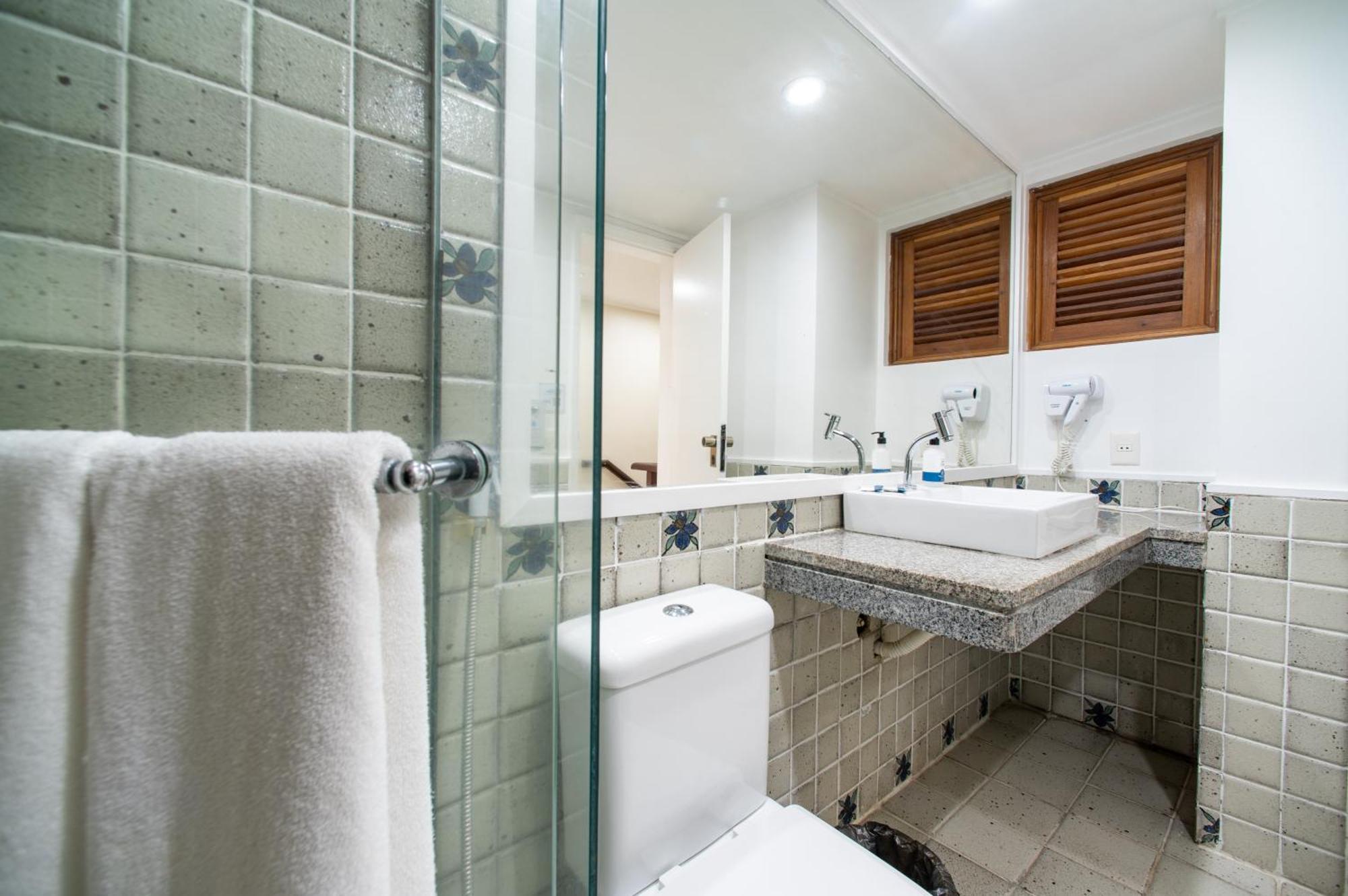 Apartamento deluxe de 2 andares com varanda, sala de estar e vista do mar